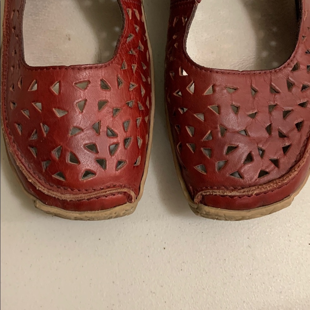 Rieker Red Leather Mary Janes Shoes Women’s Size 40 (Size 8.5-9) Laser Cut - Picture 9 of 10